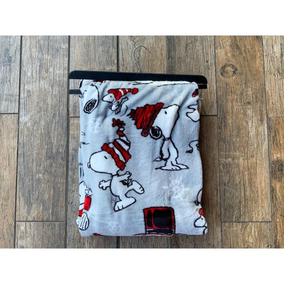 CHRISTMAS Peanuts Snoopy “Christmas Giving” Soft Plush Throw Blanket Collection - Picture 1 of 6